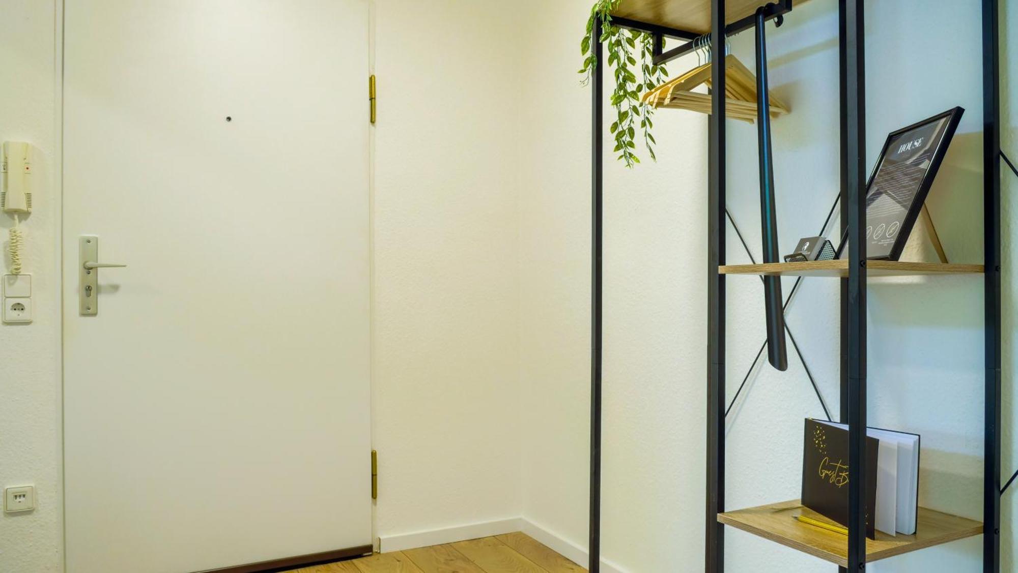 Gross, Modern, Zentrumsnah Mit Parkplatz Und Garten Ulm Exterior foto