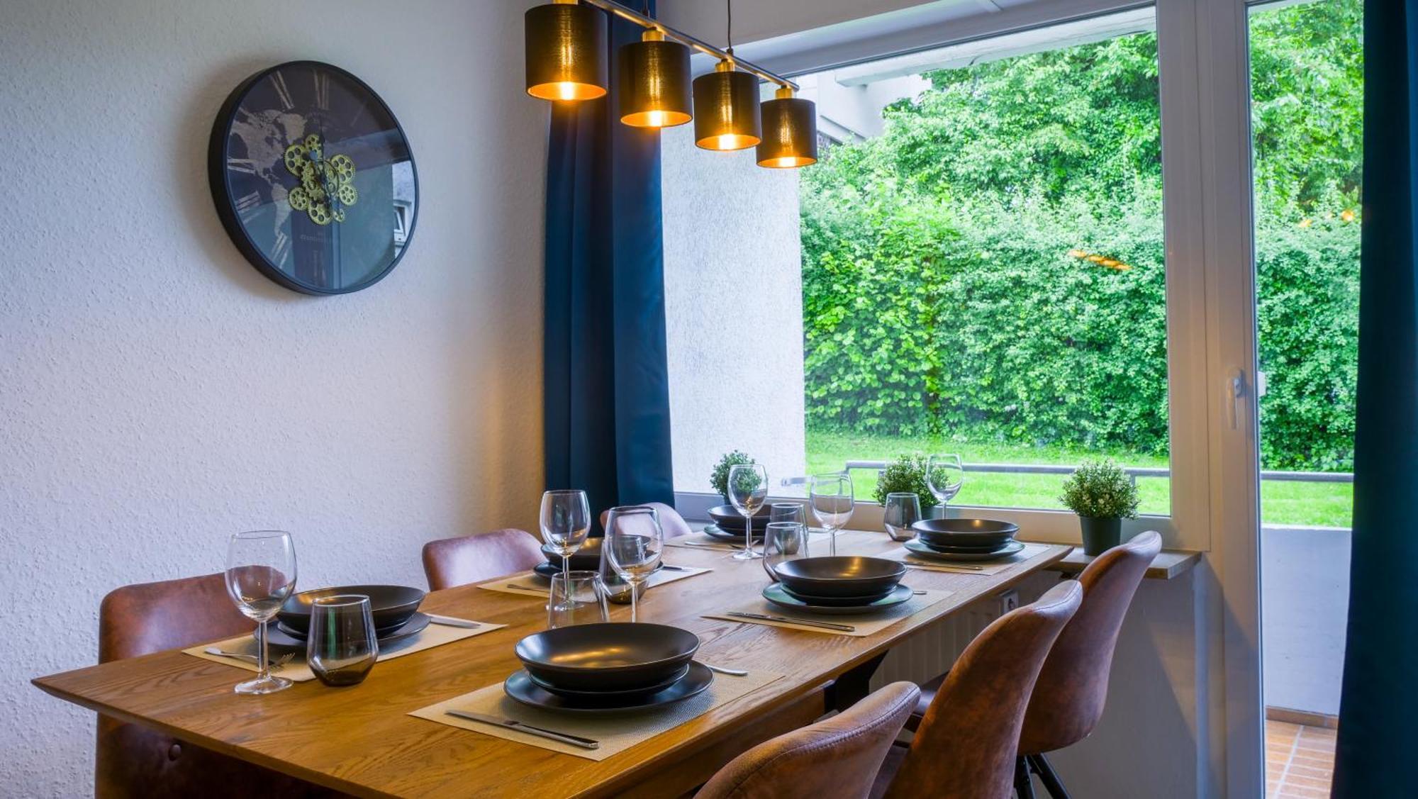 Gross, Modern, Zentrumsnah Mit Parkplatz Und Garten Ulm Exterior foto